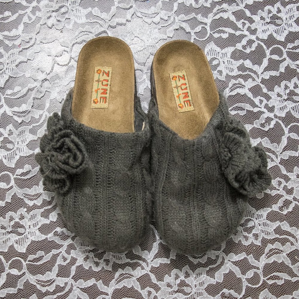 Zune Mules Flats Grey Cableknit Sweater Texture